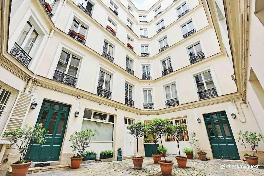 Center Paris Louvre - Tuilerie Apartment